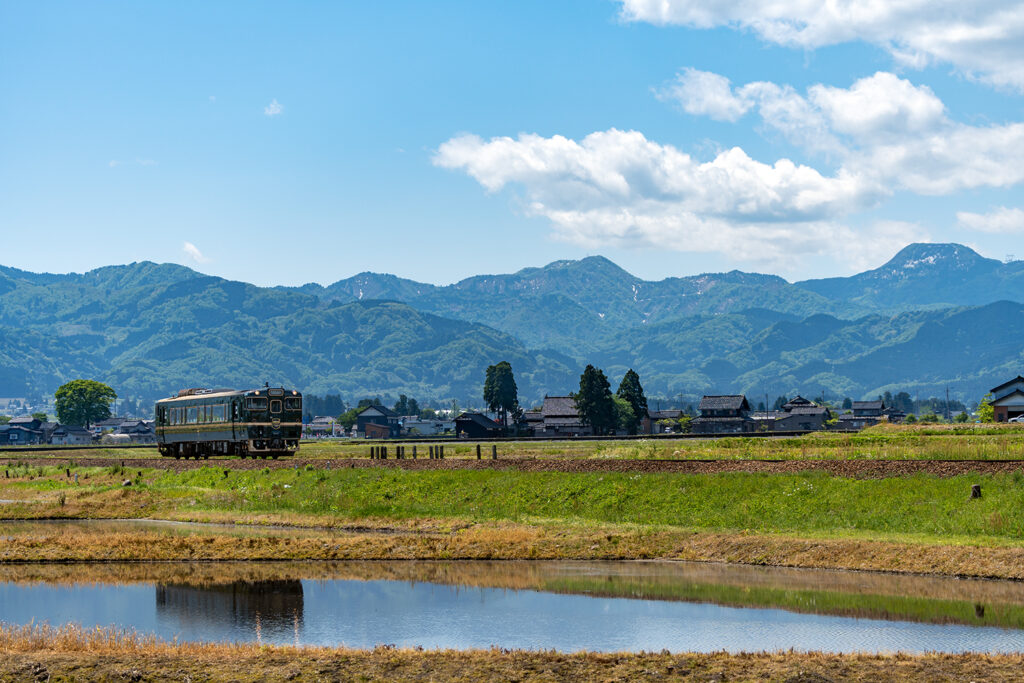 北陸物語facebook 旅行気分をさらに盛り上げてくれる観光列車 北陸物語