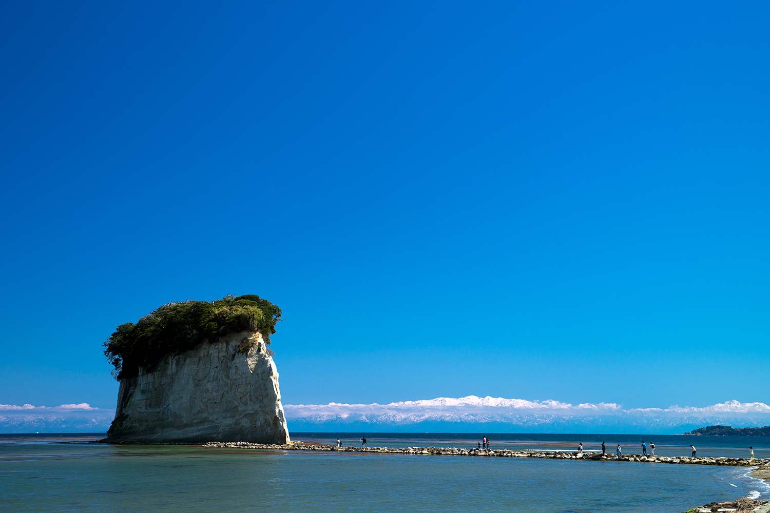 能登の復興を願って ～美しい能登の風景──見附島～ | 北陸物語